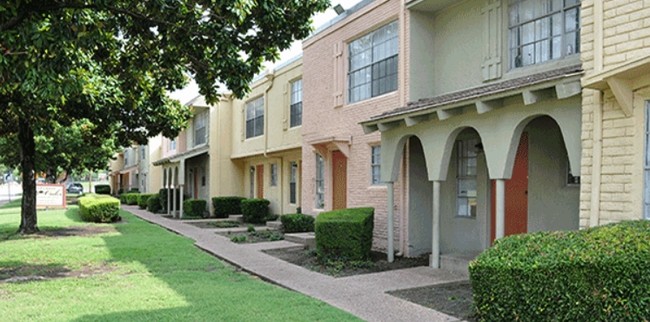 Building Photo - Garland Oaks