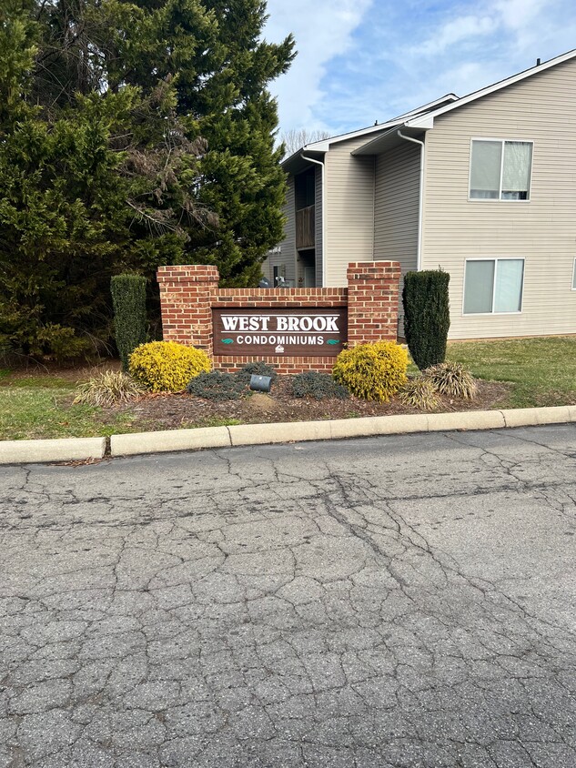 914 W Brook Ct Unit 914, Archdale, NC 27263 Condo for Rent in