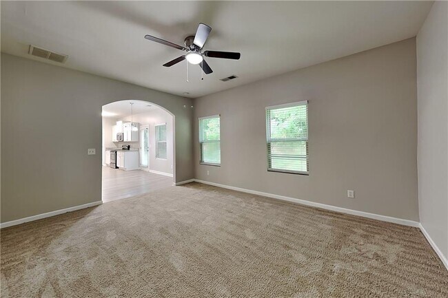 Foto del edificio - 119 Spring Forrest Ln