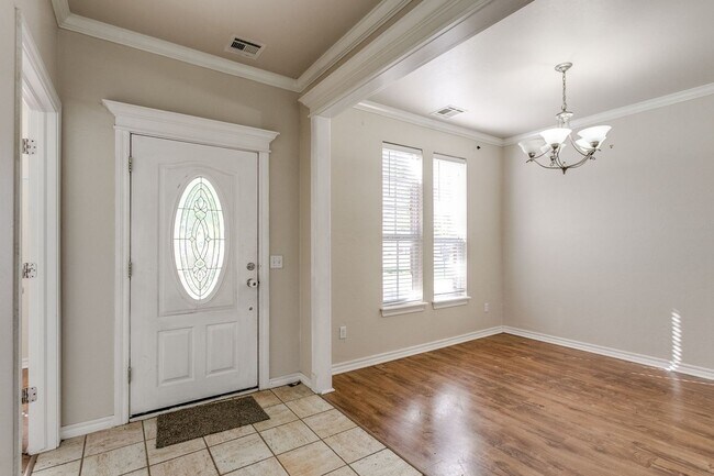 Foto del edificio - 4 Bed 3 Bath in Yukon