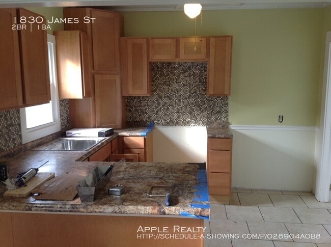 Building Photo - 1830 James St - Available Now!