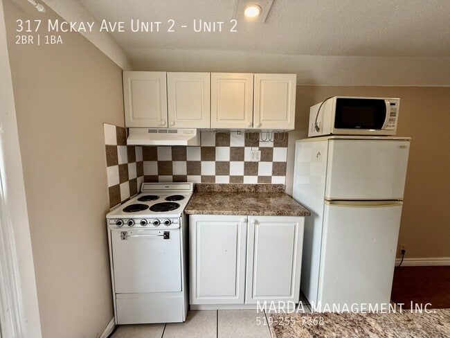 Building Photo - CHARMING 2 BED/1 BATH BETWEEN WEST WINDSOR + HYDRO