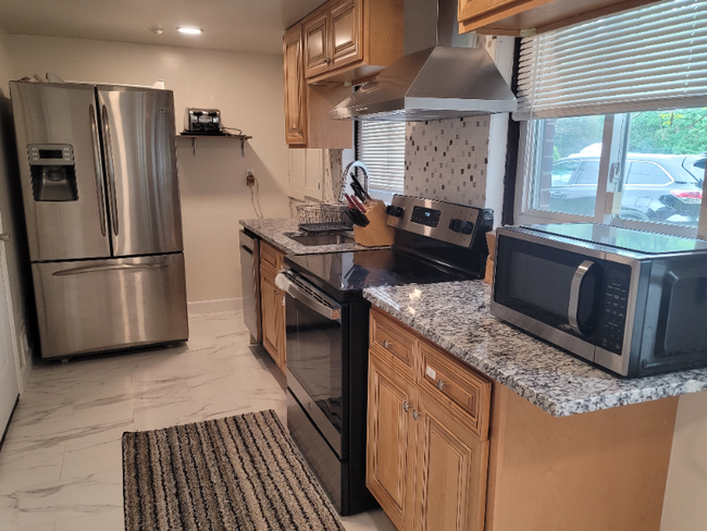 Building Photo - 1617 Oaklawn Ct