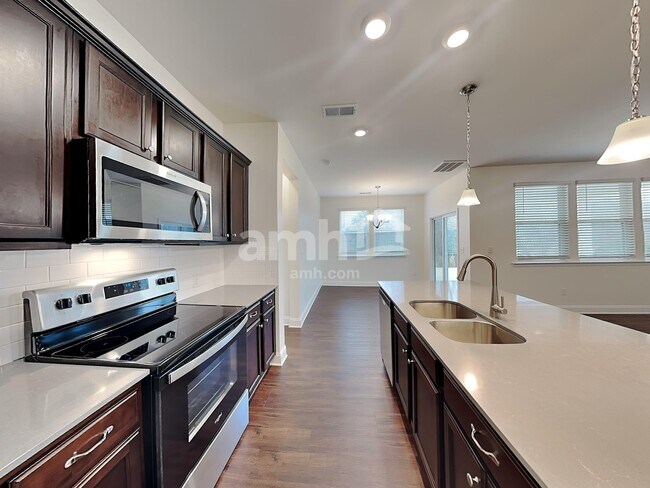 Foto del edificio - 106 Cairo Ct