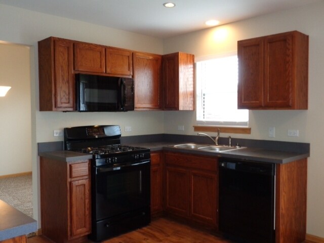 Foto del edificio - 1505 Finch Dr