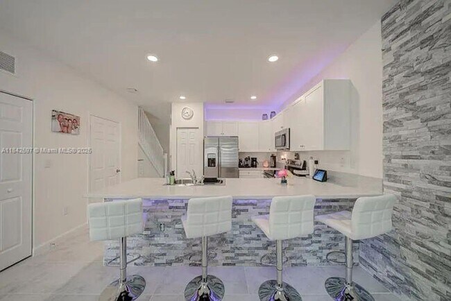 Foto del edificio - 3371 W 106th Terrace