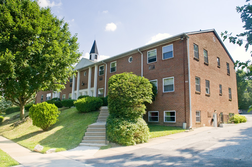 Building Exterior - Tremaine Place