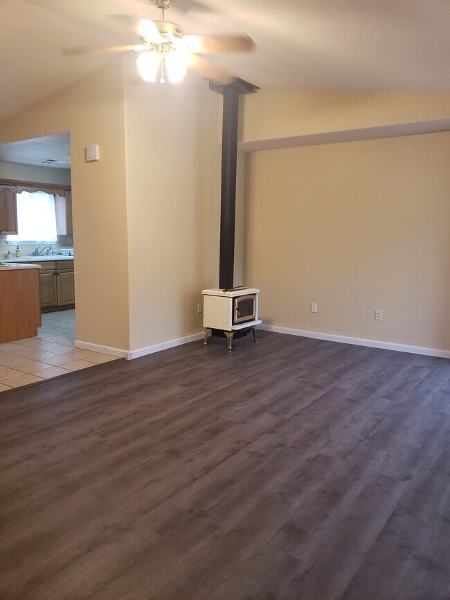 Building Photo - 5286 Royal Oaks Dr