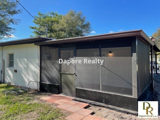 Foto del edificio - FULLY REMODELED 3 Bedroom, 1.5 Bath, Garag...