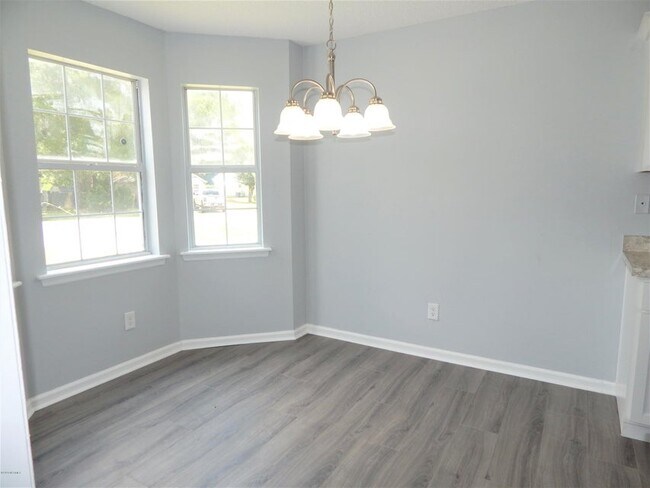 Building Photo - 612 S Hampton Dr