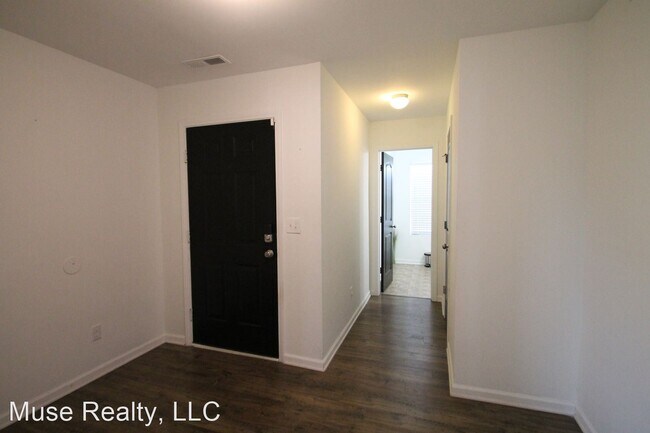 Building Photo - 4 br, 2.5 bath House - 831 Yale Street
