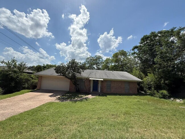 Building Photo - 5906 Mountainclimb Dr
