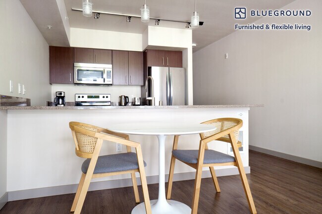 Building Photo - 1414 10th Ave