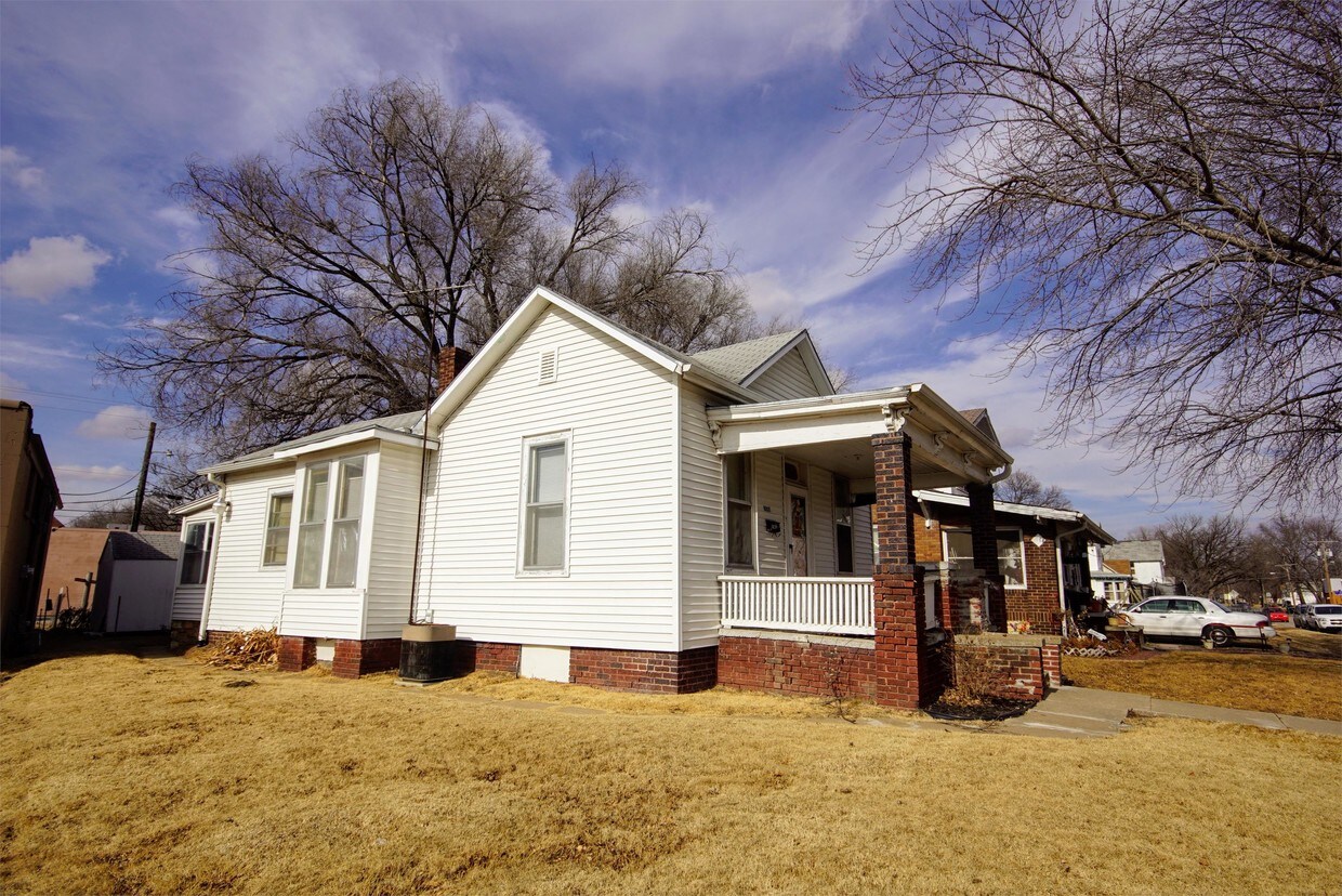 Primary Photo - 1007 NW Central Ave