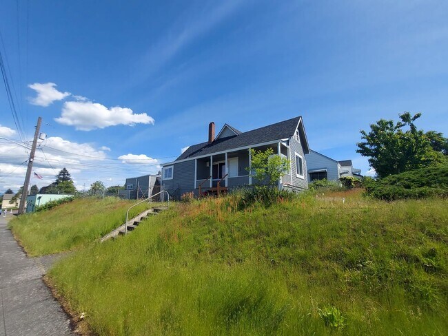 Foto del edificio - Charming Tacoma Home on a Peaceful Corner Lot!