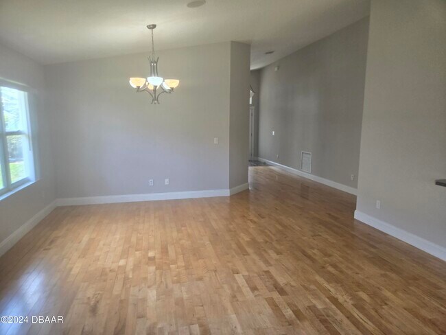 Foto del edificio - 1437 Sunningdale Ln