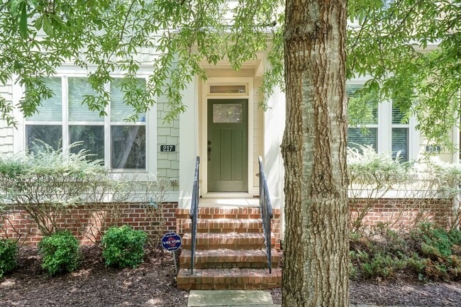 Photo - GORGEOUS Well maintained Two Bedroom Townh... House