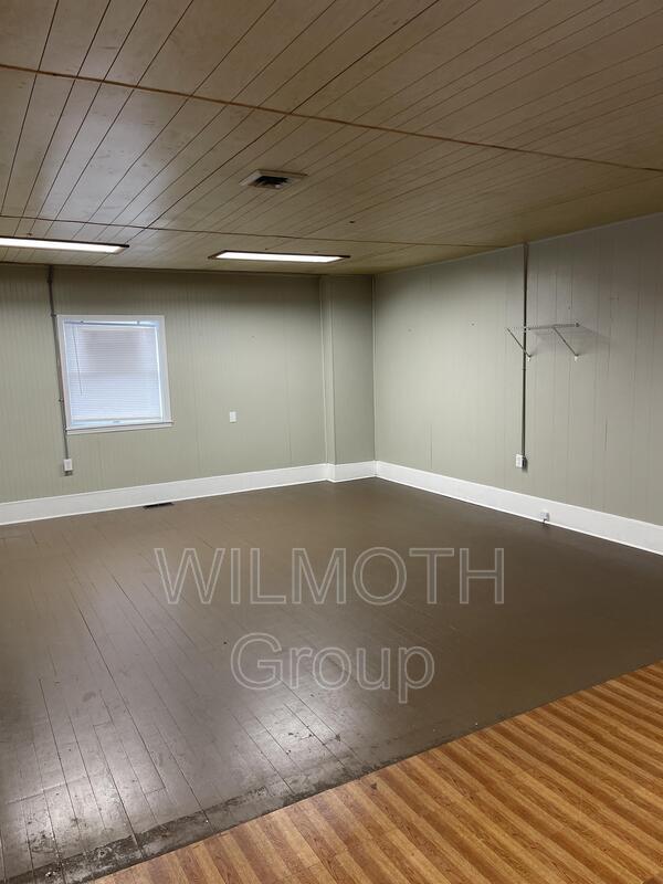 Foto del edificio - 107 E 2nd St
