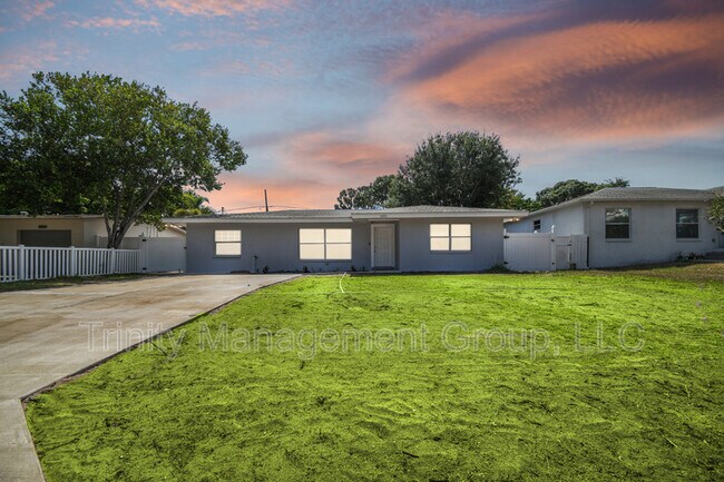Building Photo - 1051 Dogwood Dr