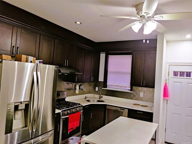 Foto del edificio - 61-31-61-80 80th St