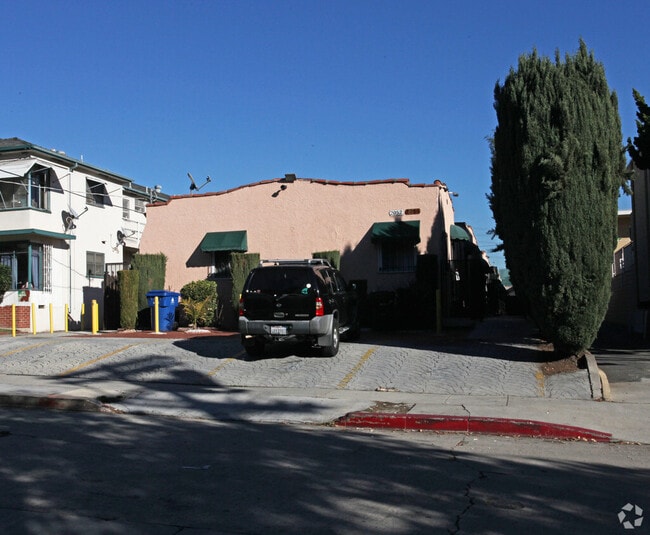 Building Photo - 2052 Rodney Dr