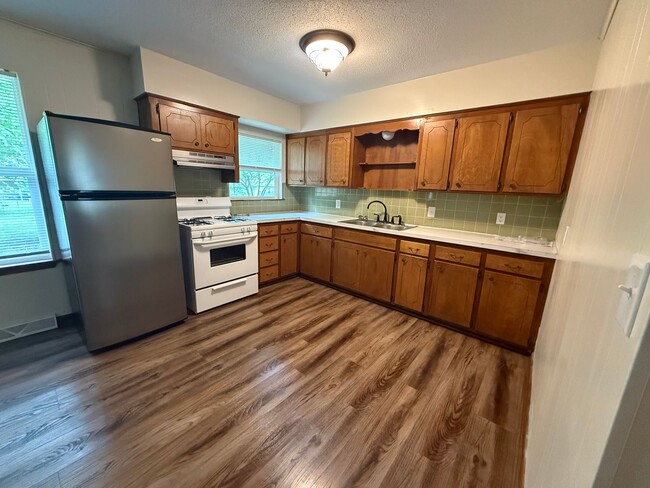 Building Photo - 2 Bedroom, 1 Bath Remodeled House