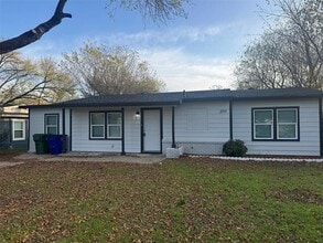 Building Photo - 309 Hillcrest St