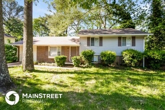 Building Photo - 537 Roxbury Dr