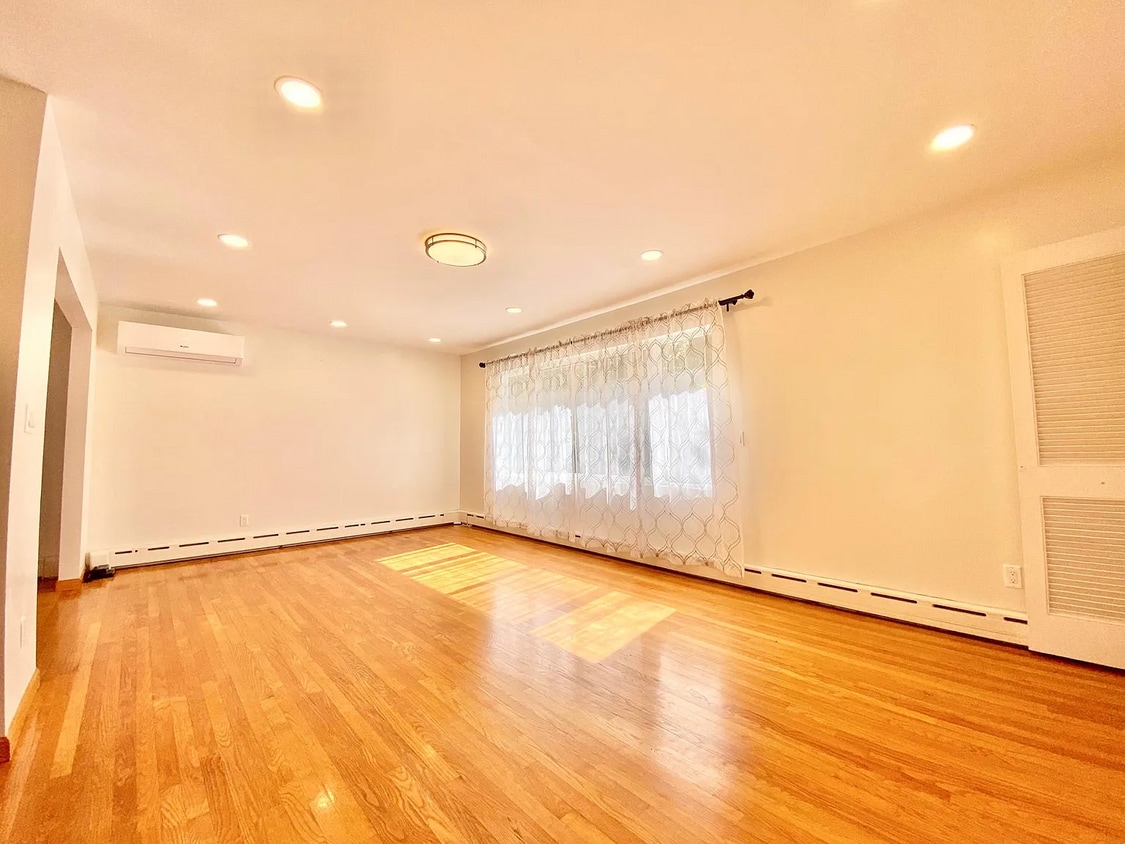 233 Cromwell Ave Unit 2, Staten Island, NY 10305 Apartments in Staten