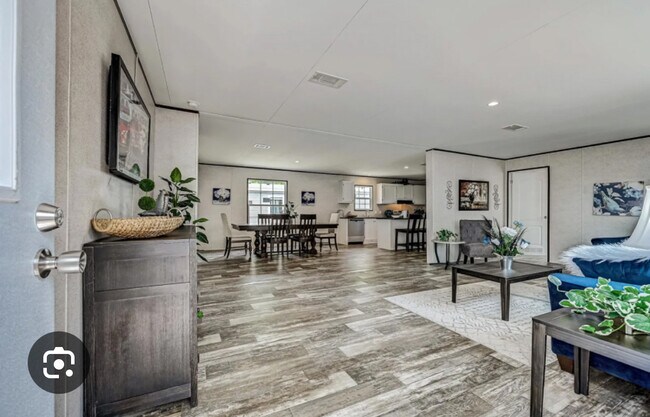 Foto del edificio - 5129 Strickland Trail