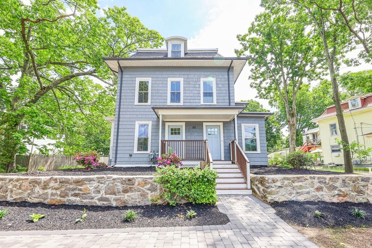 Primary Photo - Modern 4bed 3 Bath with 3 parking
