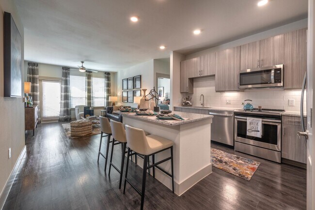 Building Photo - 301 Flower Mound