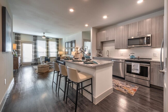 Building Photo - 301 Flower Mound