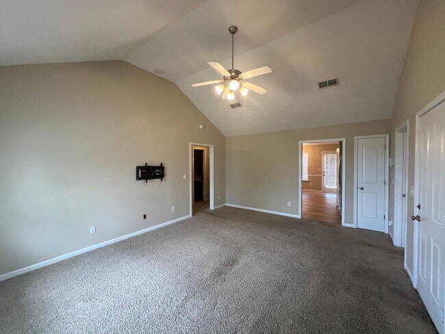 Photo - Cute 3 BR 2 Bath 1 Car Garage in Lake Fore... House