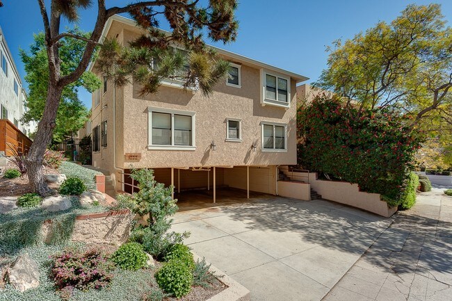 Building Photo - 1222 McClellan Dr