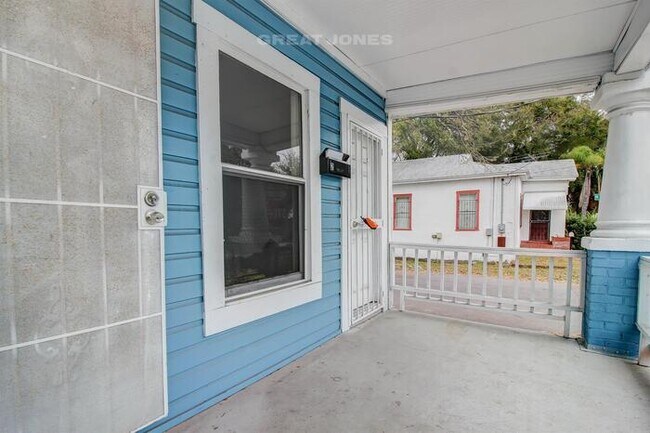 Foto del edificio - 1916 E Columbus Dr