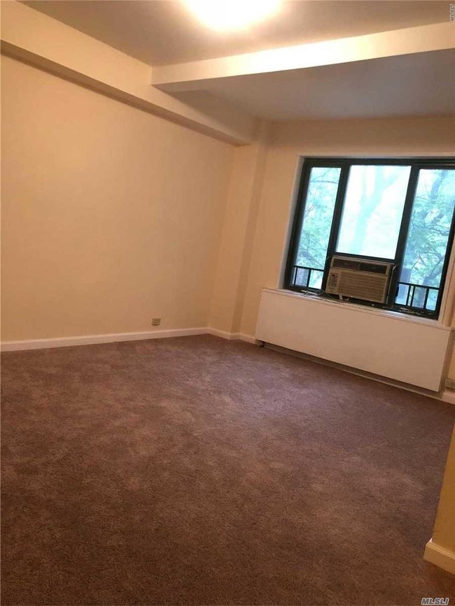 Foto del edificio - 1576 Unionport Rd