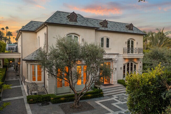 Foto del edificio - 718 N Rodeo Dr