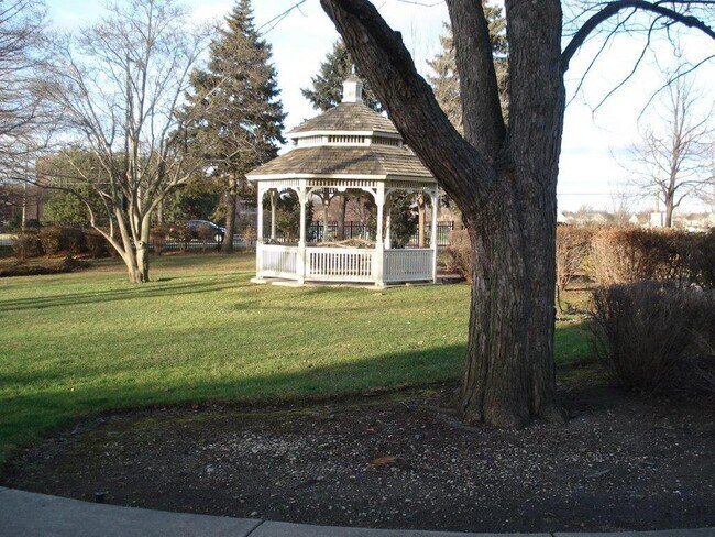 Foto del edificio - 3401 N Carriageway Dr