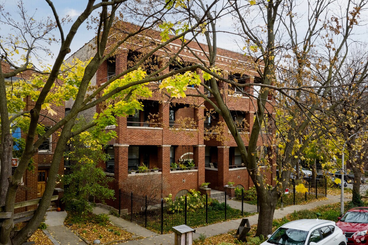 Primary Photo - 2700 W Giddings St