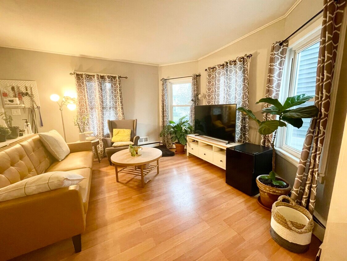 877 Jaques Ave, Rahway, NJ 07065 House for Rent in Rahway, NJ