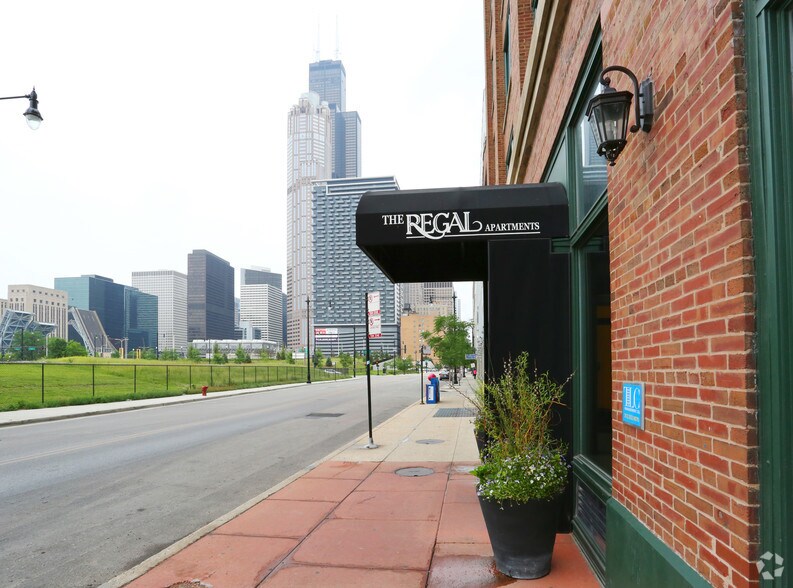 The Regal Apartments Rentals Chicago, IL