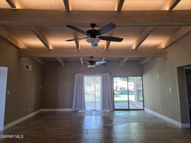 Foto del edificio - 15000 Ashford St