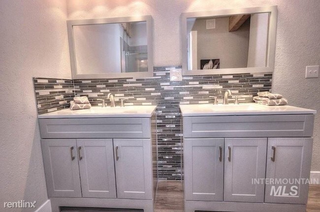 Foto del edificio - 5 br, 4 bath House - 1807 N Hilton St