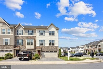 Building Photo - 6012 Pecking Stone St