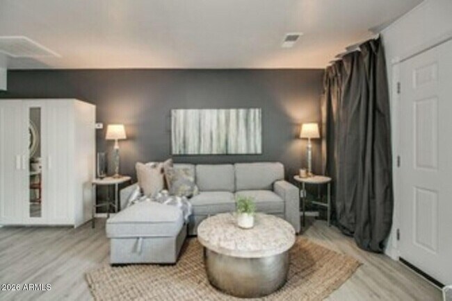 Foto del edificio - 830 E Maryland Ave