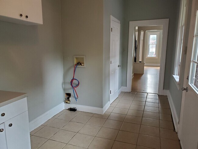 Building Photo - 4 Bedroom 1.5 Bath Home in Lancaster City