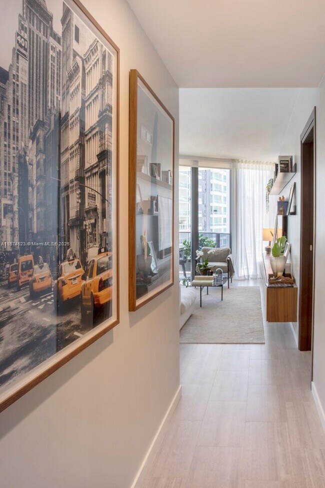 Building Photo - 1000 Brickell Plaza