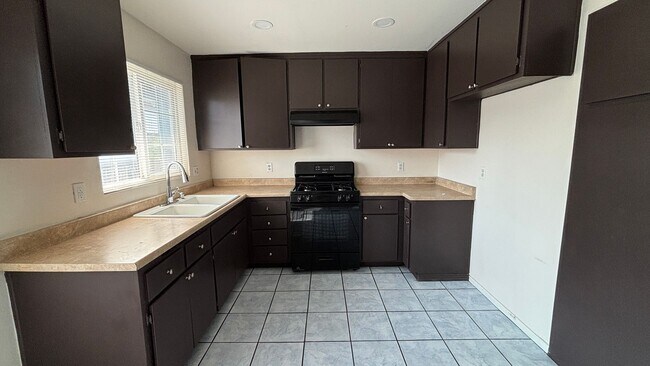 Foto del edificio - 466-470 W. 5th St