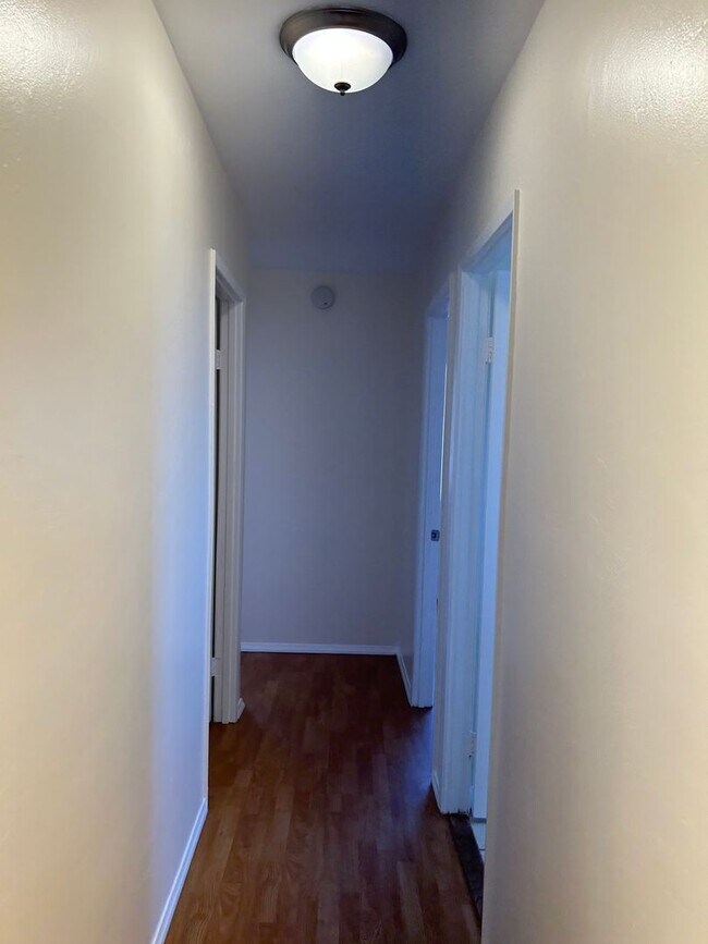 Building Photo - Spacious  4b bedroom house